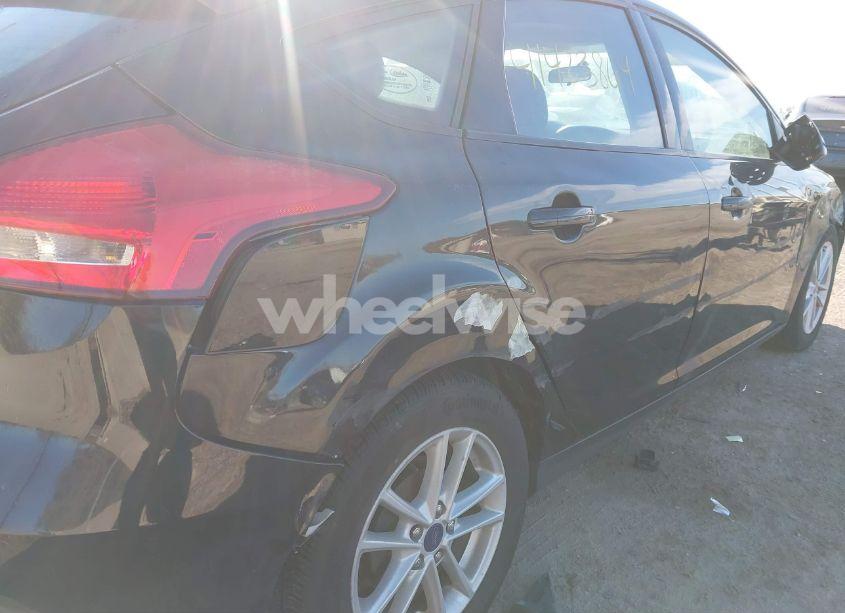 Photo 14 of 2017 Ford Focus SE (VIN 1FADP3K23HL339171)