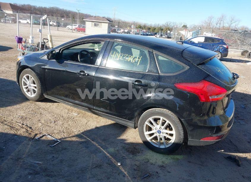 Photo 3 of 2017 Ford Focus SE (VIN 1FADP3K23HL339171)
