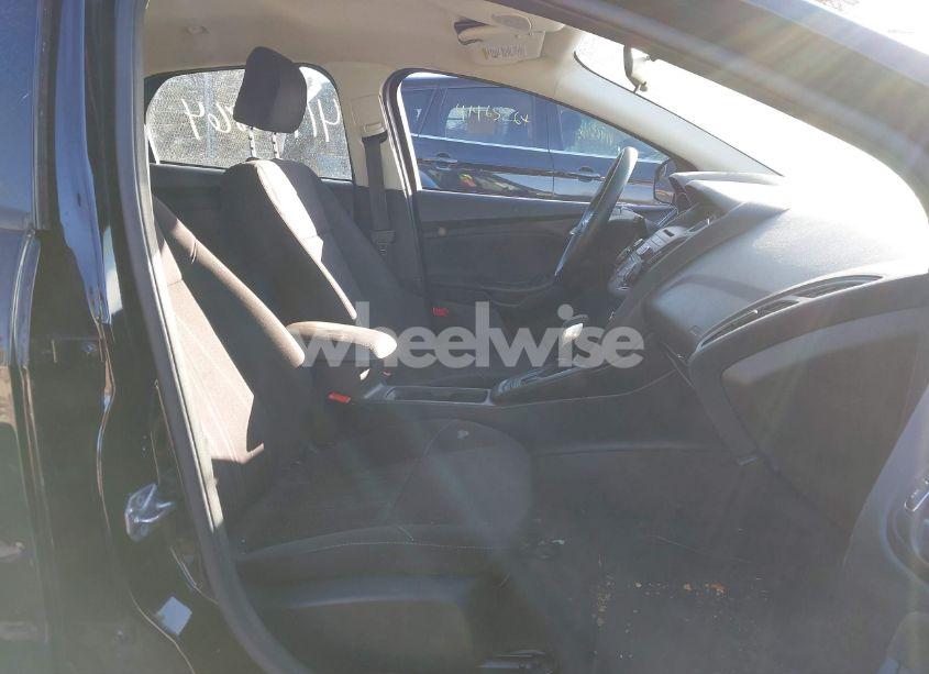 Photo 5 of 2017 Ford Focus SE (VIN 1FADP3K23HL339171)