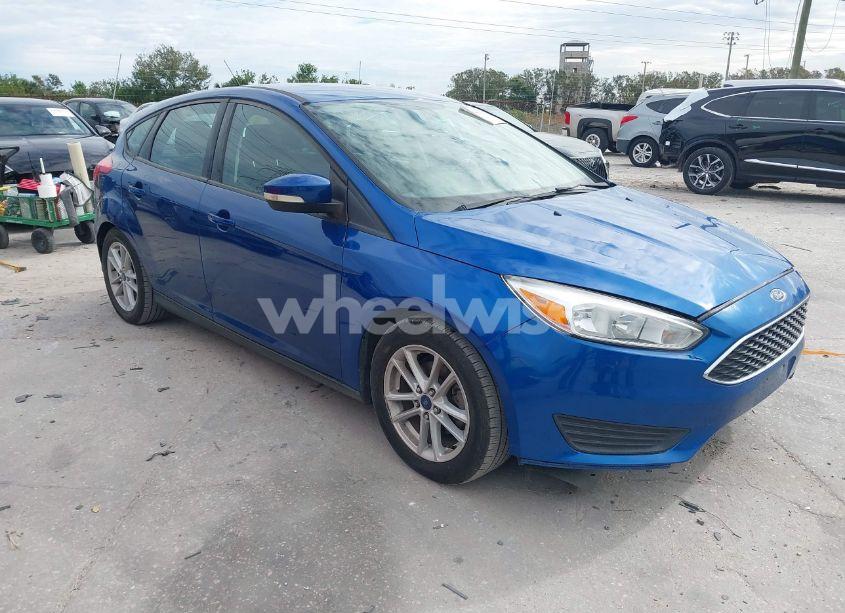 2018 Ford Focus SE (VIN 1FADP3K23JL202317) main photo
