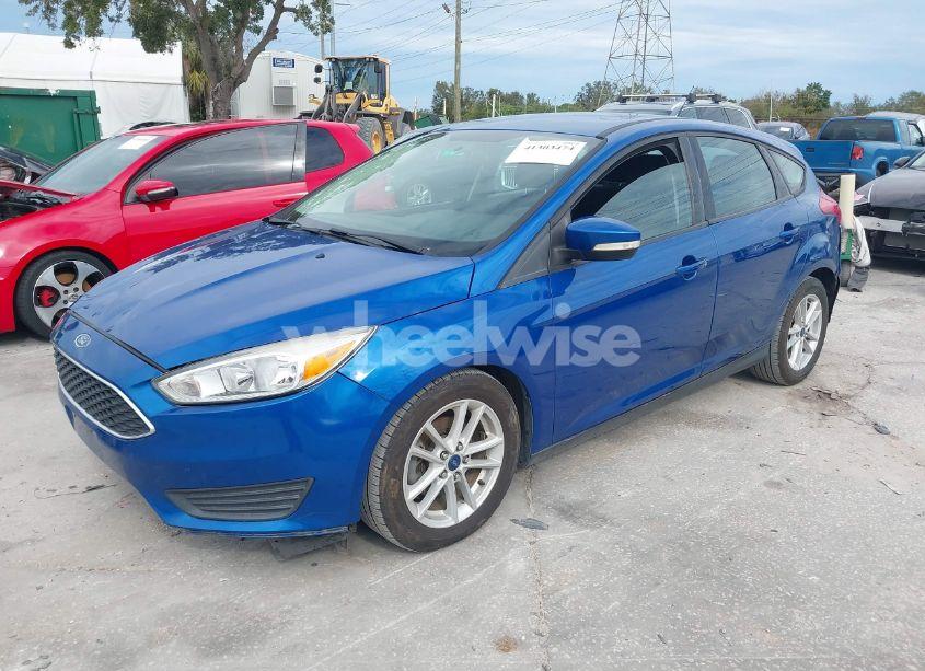 Photo 2 of 2018 Ford Focus SE (VIN 1FADP3K23JL202317)