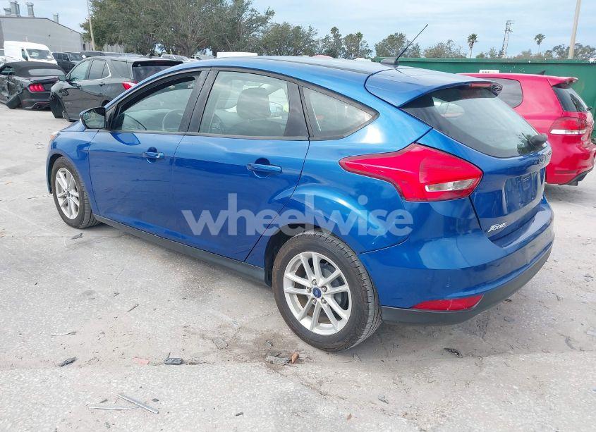 Photo 3 of 2018 Ford Focus SE (VIN 1FADP3K23JL202317)