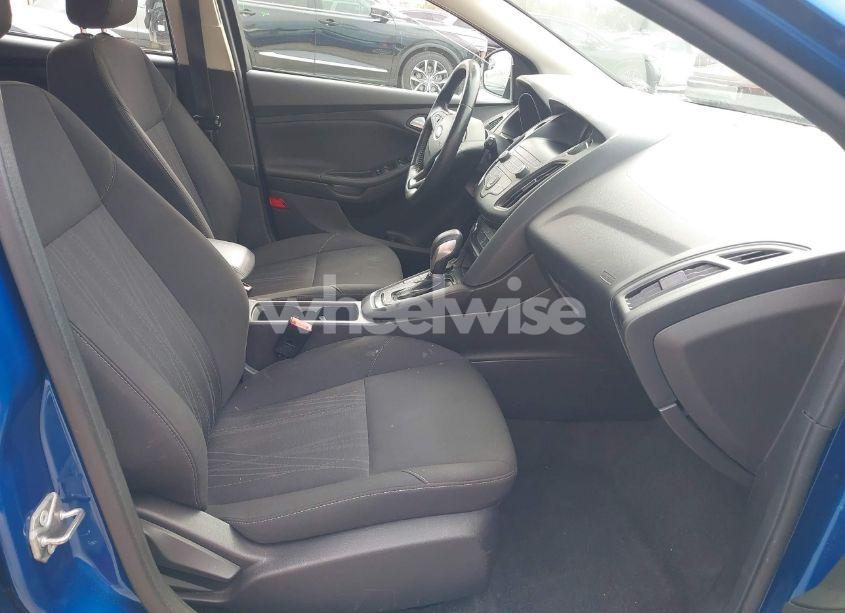 Photo 5 of 2018 Ford Focus SE (VIN 1FADP3K23JL202317)