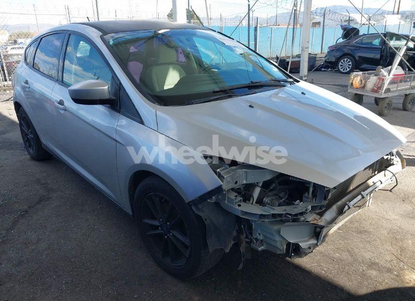 2018 Ford Focus SE (VIN 1FADP3K23JL241862) main photo