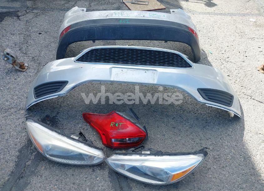 Photo 11 of 2018 Ford Focus SE (VIN 1FADP3K23JL241862)