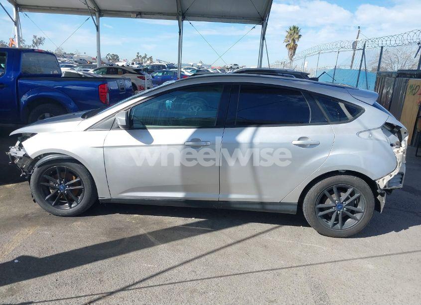 Photo 14 of 2018 Ford Focus SE (VIN 1FADP3K23JL241862)