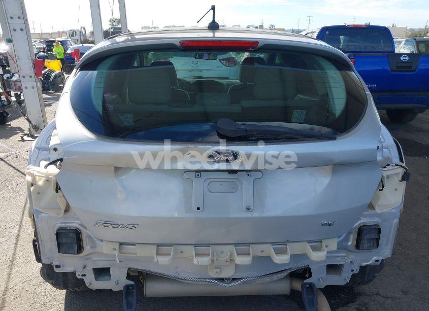 Photo 16 of 2018 Ford Focus SE (VIN 1FADP3K23JL241862)