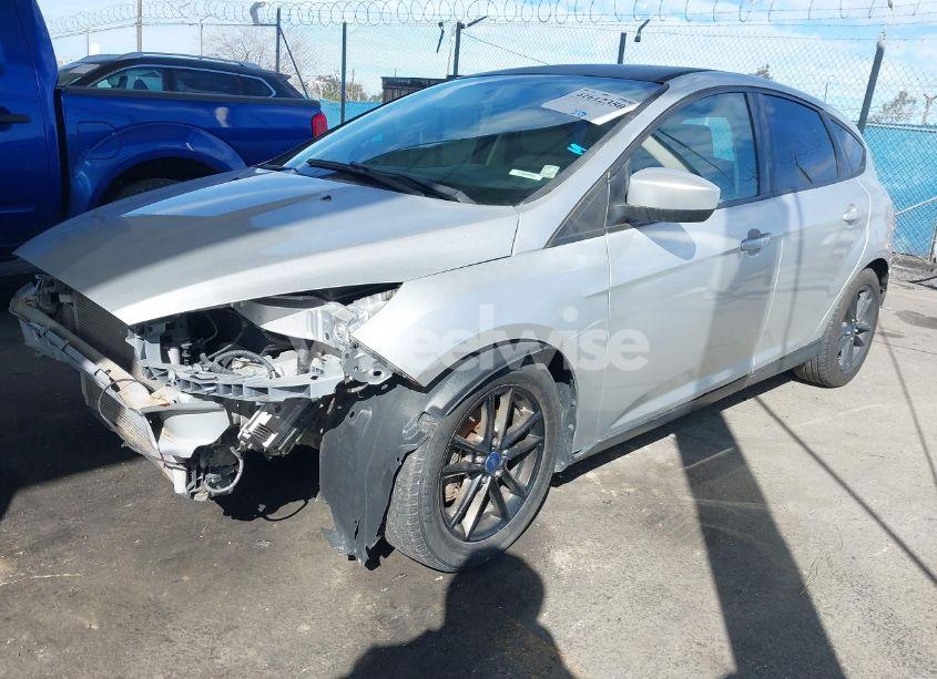 Photo 2 of 2018 Ford Focus SE (VIN 1FADP3K23JL241862)