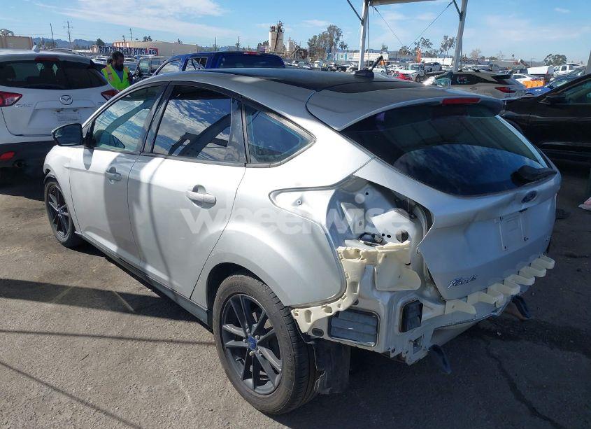 Photo 3 of 2018 Ford Focus SE (VIN 1FADP3K23JL241862)