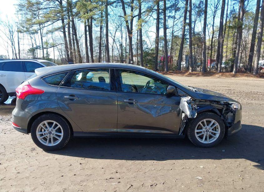 Photo 13 of 2018 Ford Focus SE (VIN 1FADP3K23JL246169)