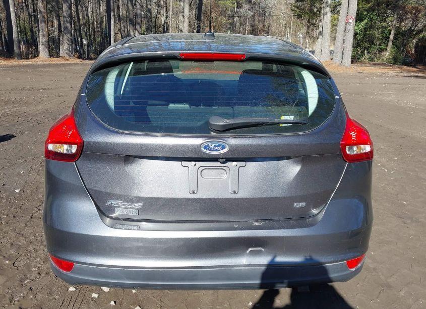 Photo 16 of 2018 Ford Focus SE (VIN 1FADP3K23JL246169)