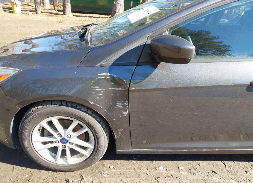 Photo 17 of 2018 Ford Focus SE (VIN 1FADP3K23JL246169)