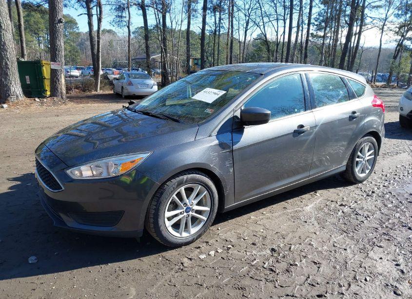 Photo 2 of 2018 Ford Focus SE (VIN 1FADP3K23JL246169)