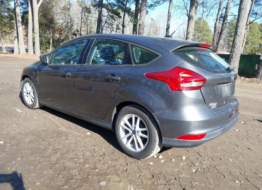 Photo 3 of 2018 Ford Focus SE (VIN 1FADP3K23JL246169)
