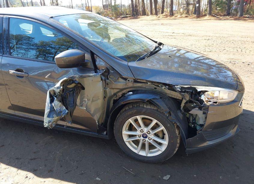 Photo 6 of 2018 Ford Focus SE (VIN 1FADP3K23JL246169)