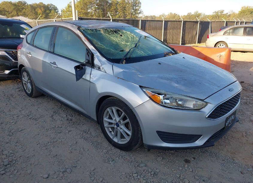 2018 Ford Focus SE (VIN 1FADP3K23JL252523) main photo