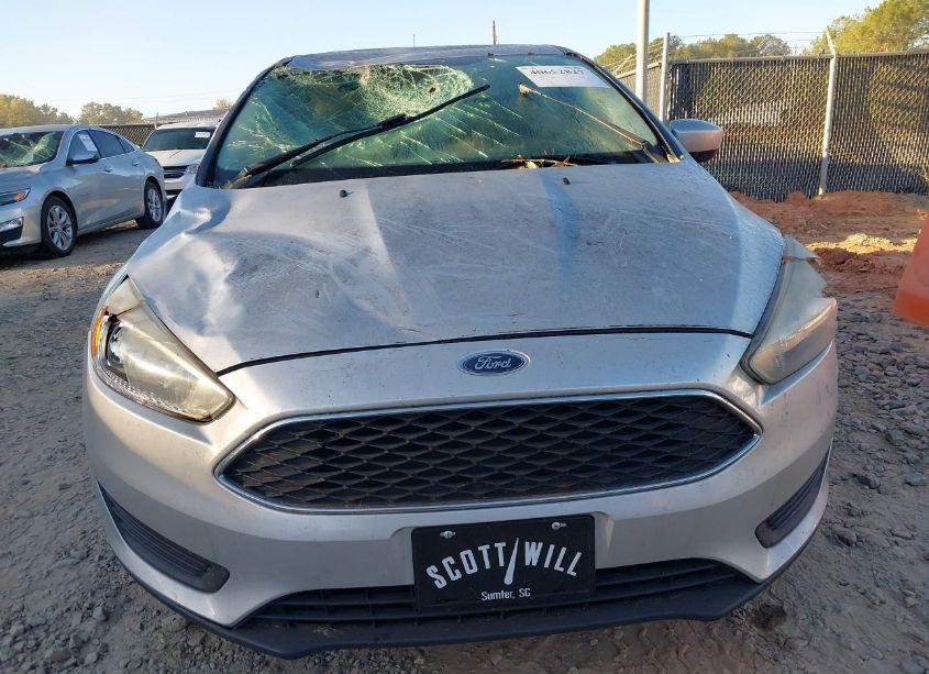 Photo 12 of 2018 Ford Focus SE (VIN 1FADP3K23JL252523)