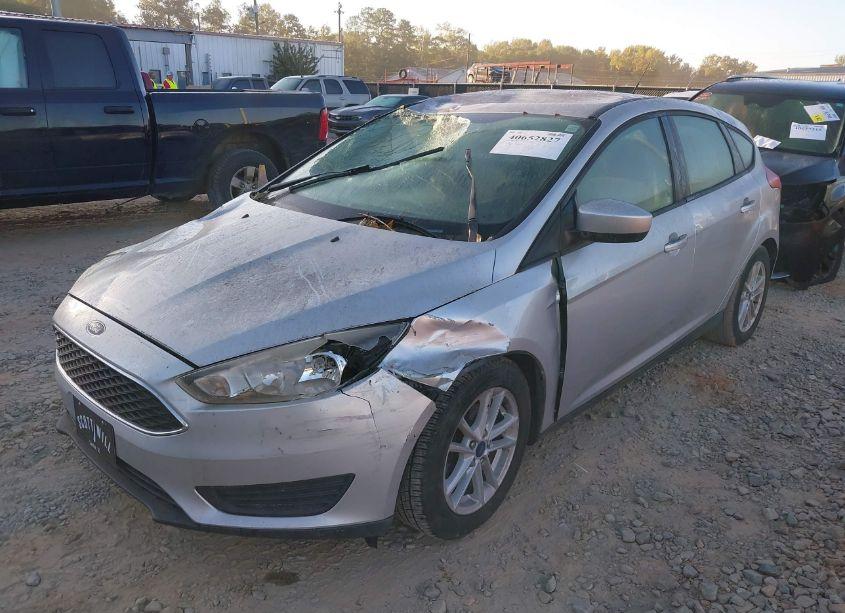 Photo 2 of 2018 Ford Focus SE (VIN 1FADP3K23JL252523)