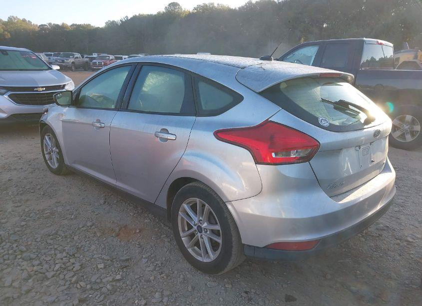 Photo 3 of 2018 Ford Focus SE (VIN 1FADP3K23JL252523)