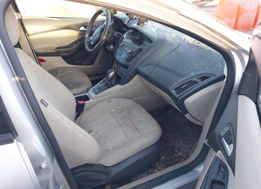 Photo 5 of 2018 Ford Focus SE (VIN 1FADP3K23JL252523)