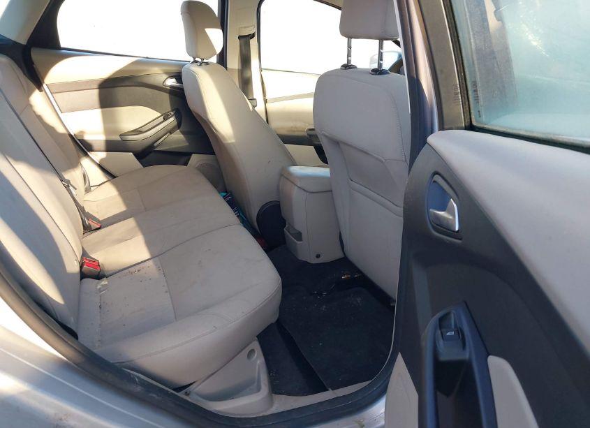 Photo 8 of 2018 Ford Focus SE (VIN 1FADP3K23JL252523)