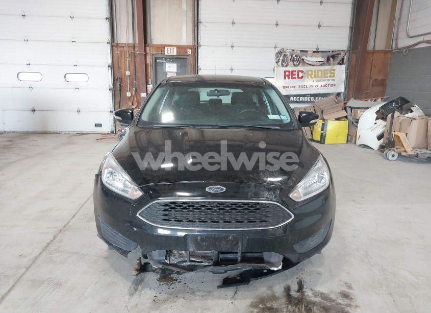 Photo 12 of 2018 Ford Focus SE (VIN 1FADP3K23JL258516)