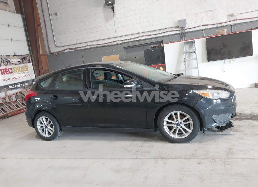 Photo 13 of 2018 Ford Focus SE (VIN 1FADP3K23JL258516)