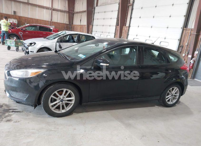 Photo 14 of 2018 Ford Focus SE (VIN 1FADP3K23JL258516)