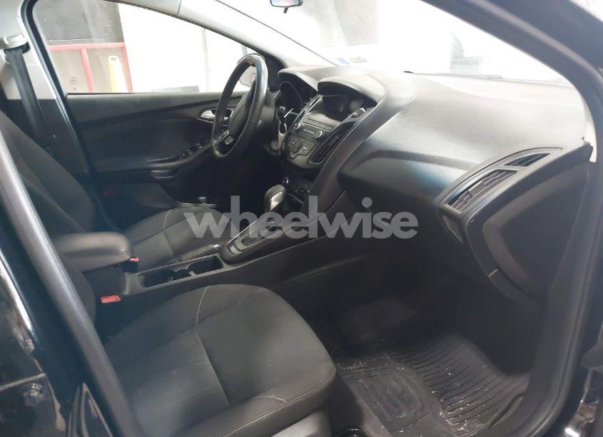 Photo 5 of 2018 Ford Focus SE (VIN 1FADP3K23JL258516)