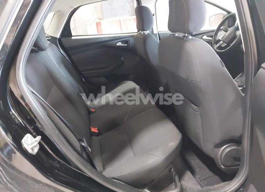 Photo 8 of 2018 Ford Focus SE (VIN 1FADP3K23JL258516)