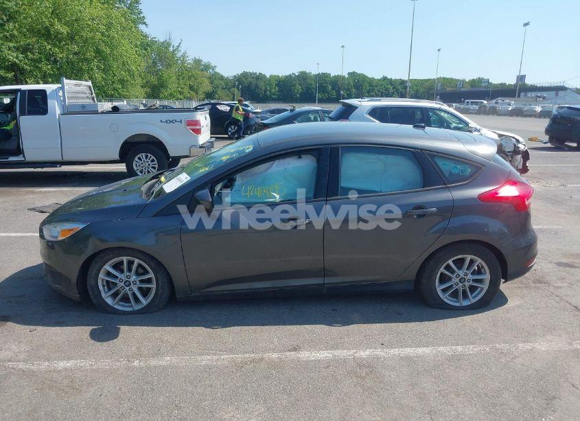 Photo 14 of 2018 Ford Focus SE (VIN 1FADP3K23JL295484)