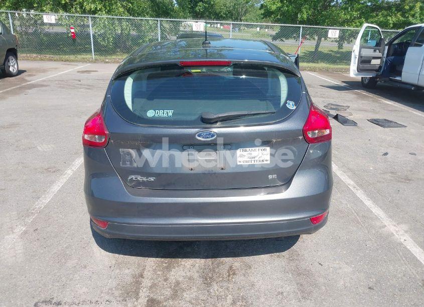 Photo 16 of 2018 Ford Focus SE (VIN 1FADP3K23JL295484)