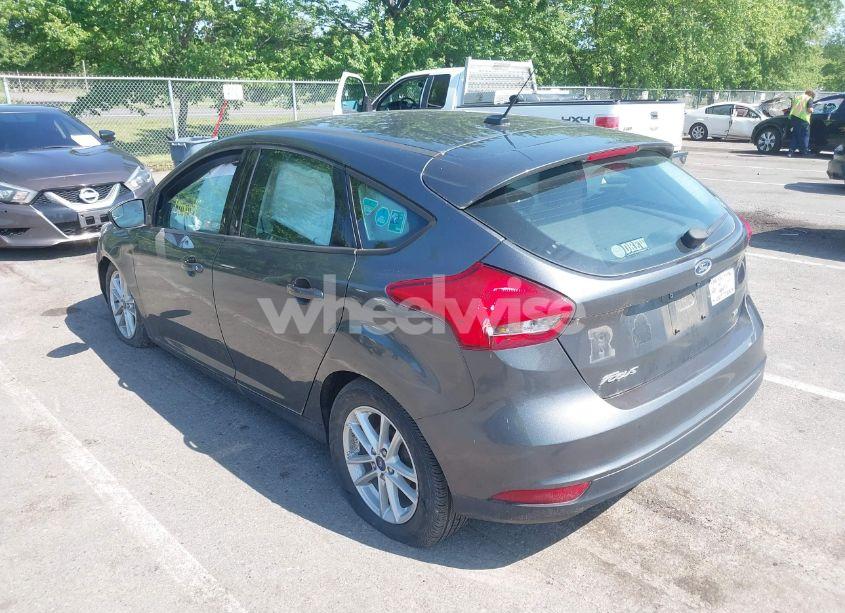Photo 3 of 2018 Ford Focus SE (VIN 1FADP3K23JL295484)