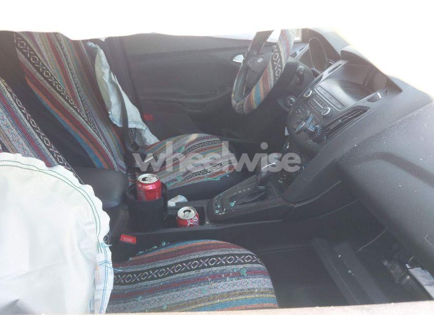 Photo 5 of 2018 Ford Focus SE (VIN 1FADP3K23JL295484)