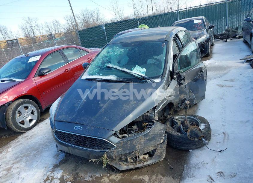 Photo 13 of 2018 Ford Focus SE (VIN 1FADP3K23JL302028)