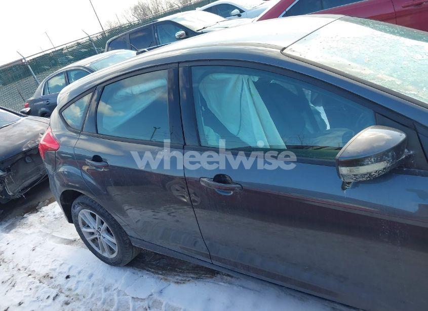 Photo 14 of 2018 Ford Focus SE (VIN 1FADP3K23JL302028)