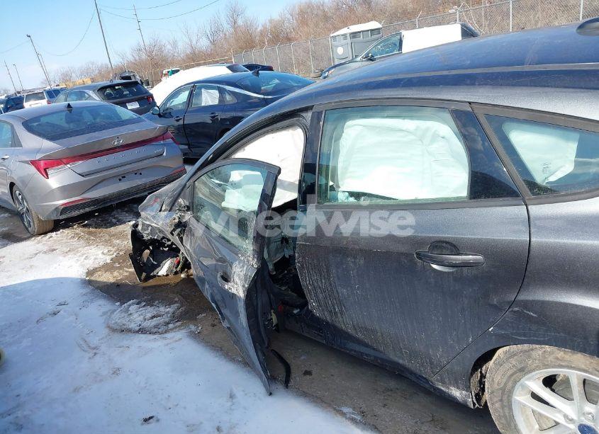 Photo 15 of 2018 Ford Focus SE (VIN 1FADP3K23JL302028)