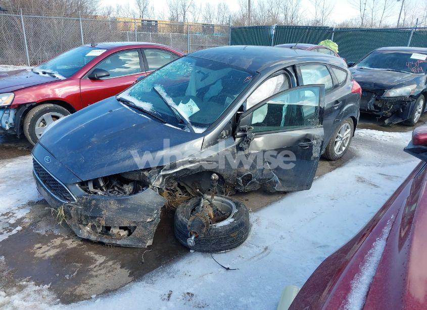 Photo 2 of 2018 Ford Focus SE (VIN 1FADP3K23JL302028)