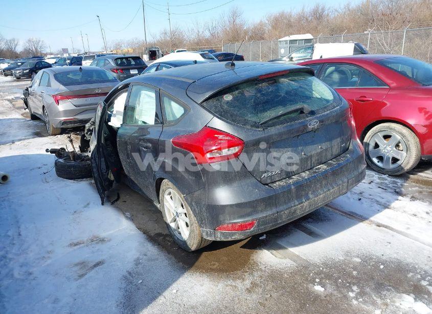 Photo 3 of 2018 Ford Focus SE (VIN 1FADP3K23JL302028)