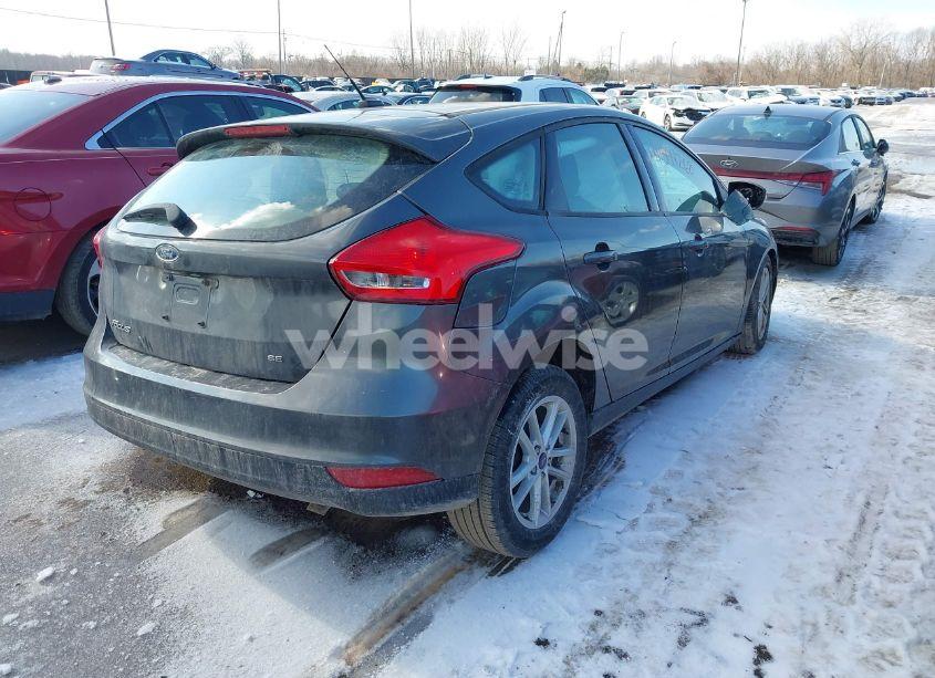 Photo 4 of 2018 Ford Focus SE (VIN 1FADP3K23JL302028)