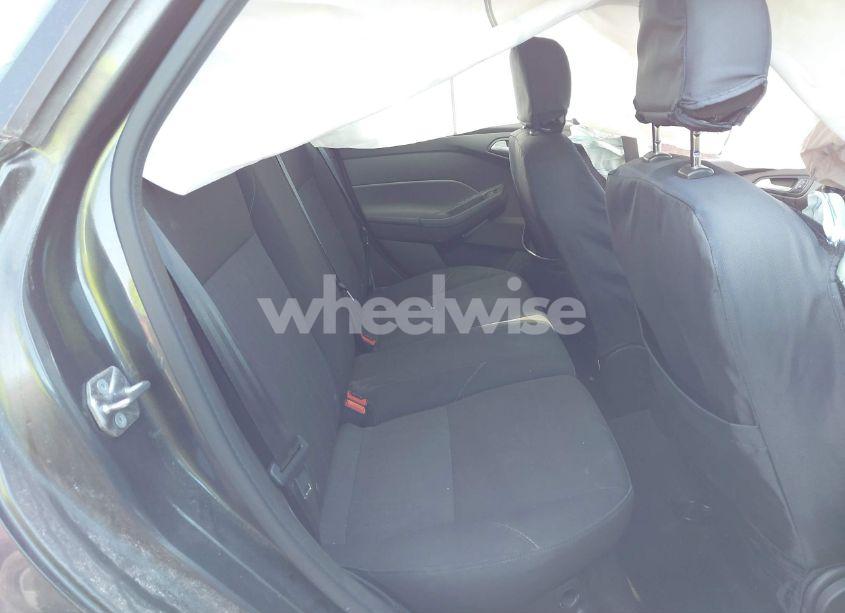 Photo 8 of 2018 Ford Focus SE (VIN 1FADP3K23JL302028)