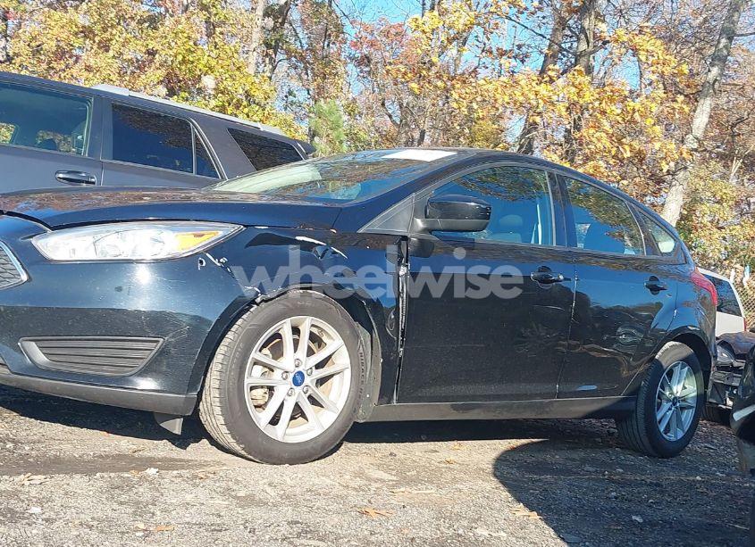 Photo 14 of 2018 Ford Focus SE (VIN 1FADP3K23JL307973)