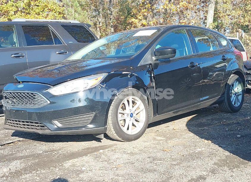 Photo 2 of 2018 Ford Focus SE (VIN 1FADP3K23JL307973)
