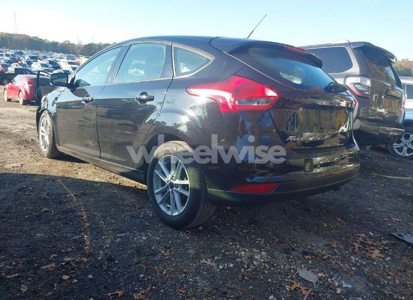 Photo 3 of 2018 Ford Focus SE (VIN 1FADP3K23JL307973)