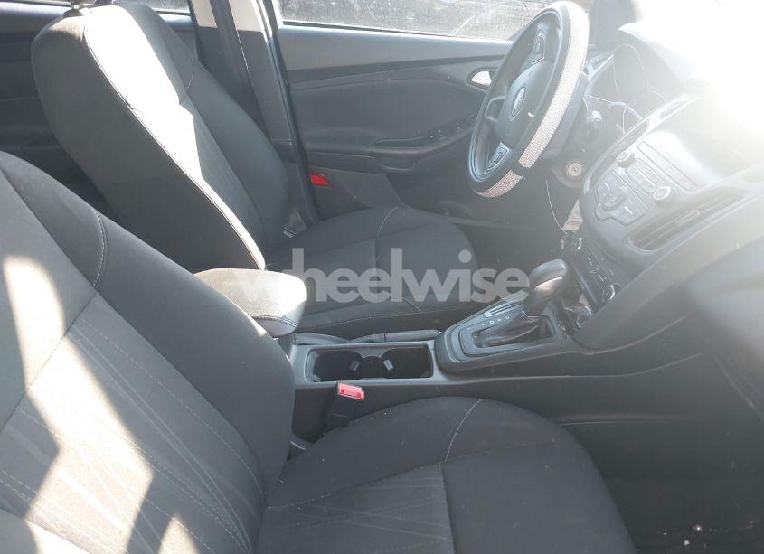 Photo 5 of 2018 Ford Focus SE (VIN 1FADP3K23JL307973)