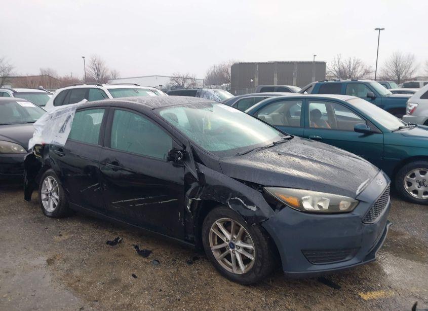 2018 Ford Focus SE (VIN 1FADP3K23JL315099) main photo