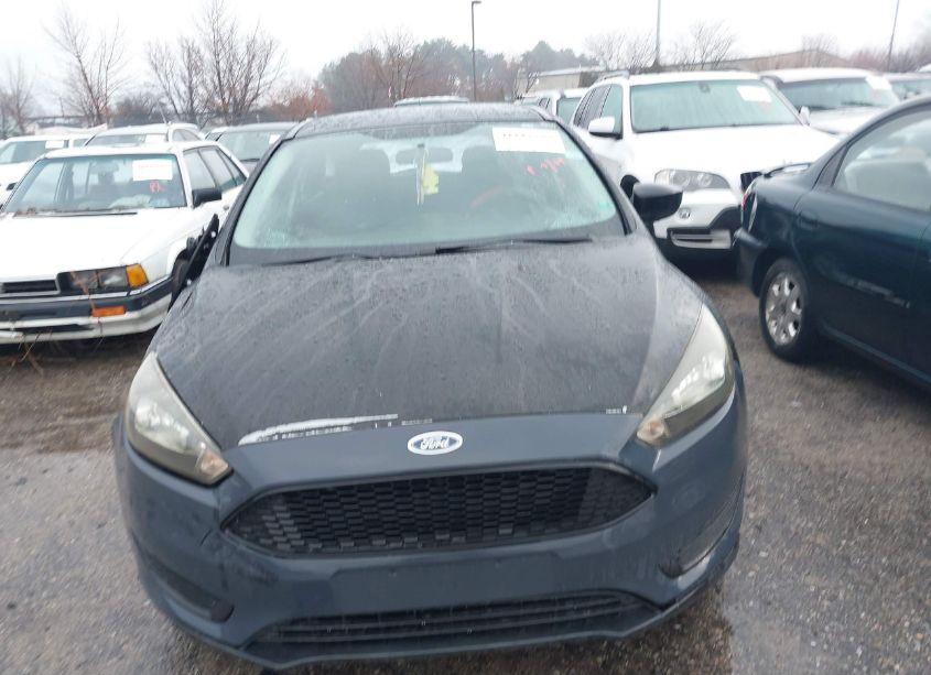Photo 11 of 2018 Ford Focus SE (VIN 1FADP3K23JL315099)