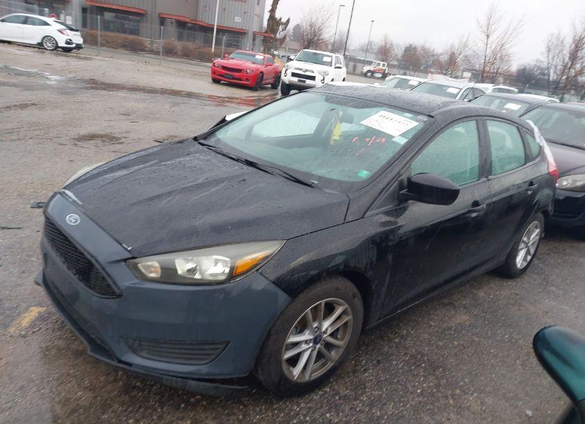 Photo 2 of 2018 Ford Focus SE (VIN 1FADP3K23JL315099)