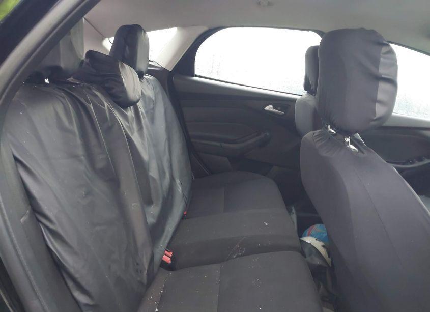 Photo 8 of 2018 Ford Focus SE (VIN 1FADP3K23JL315099)