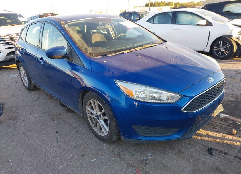 2018 Ford Focus SE (VIN 1FADP3K23JL315927) main photo